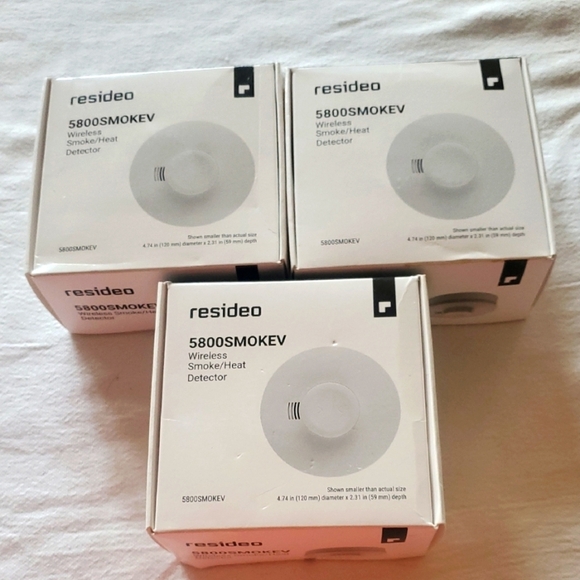 Resideo Honeywell (1) Wireless Smoke/Heat Detector Model 5800SMOKEV - Picture 1 of 8